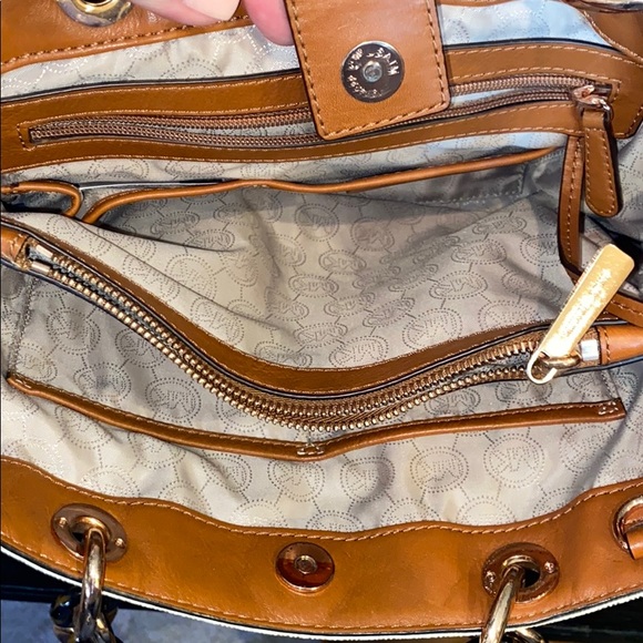 Authentic Michael Kors handbag - Picture 3 of 4